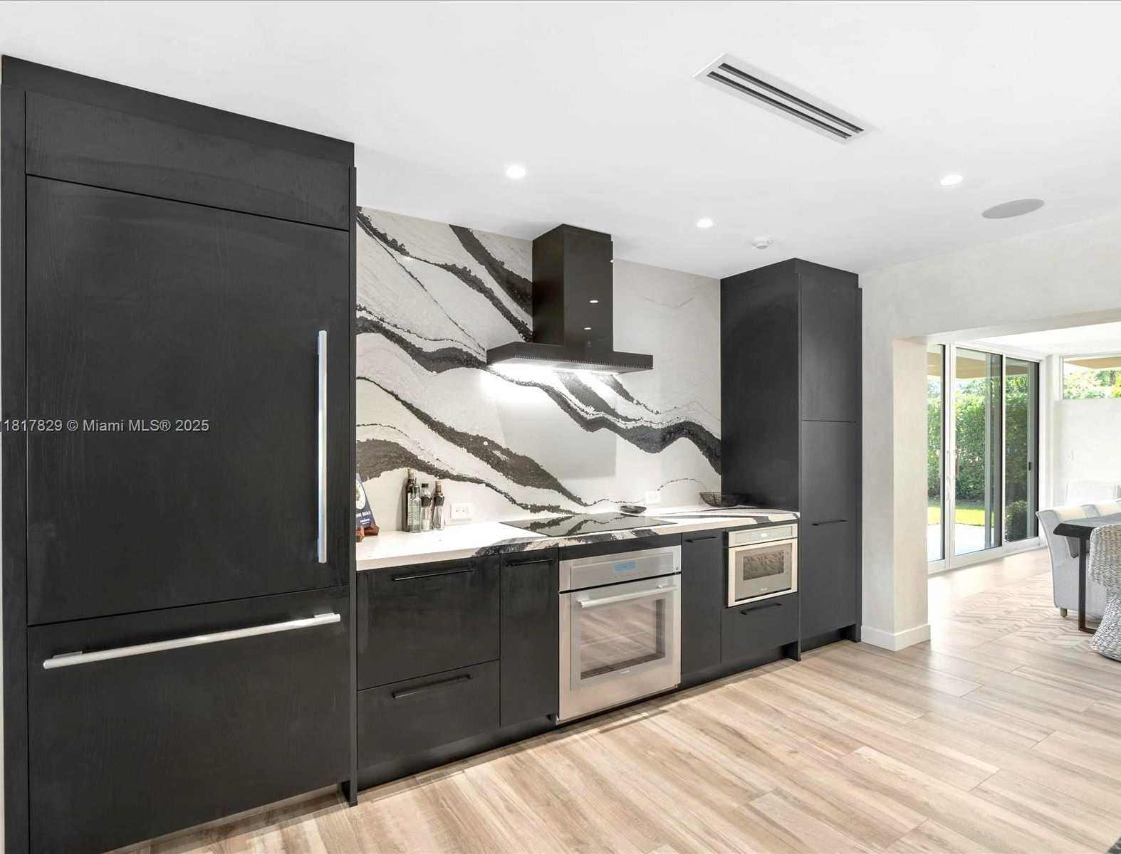 Small Image of 2371 BAYVIEW LN, North Miami Number 43