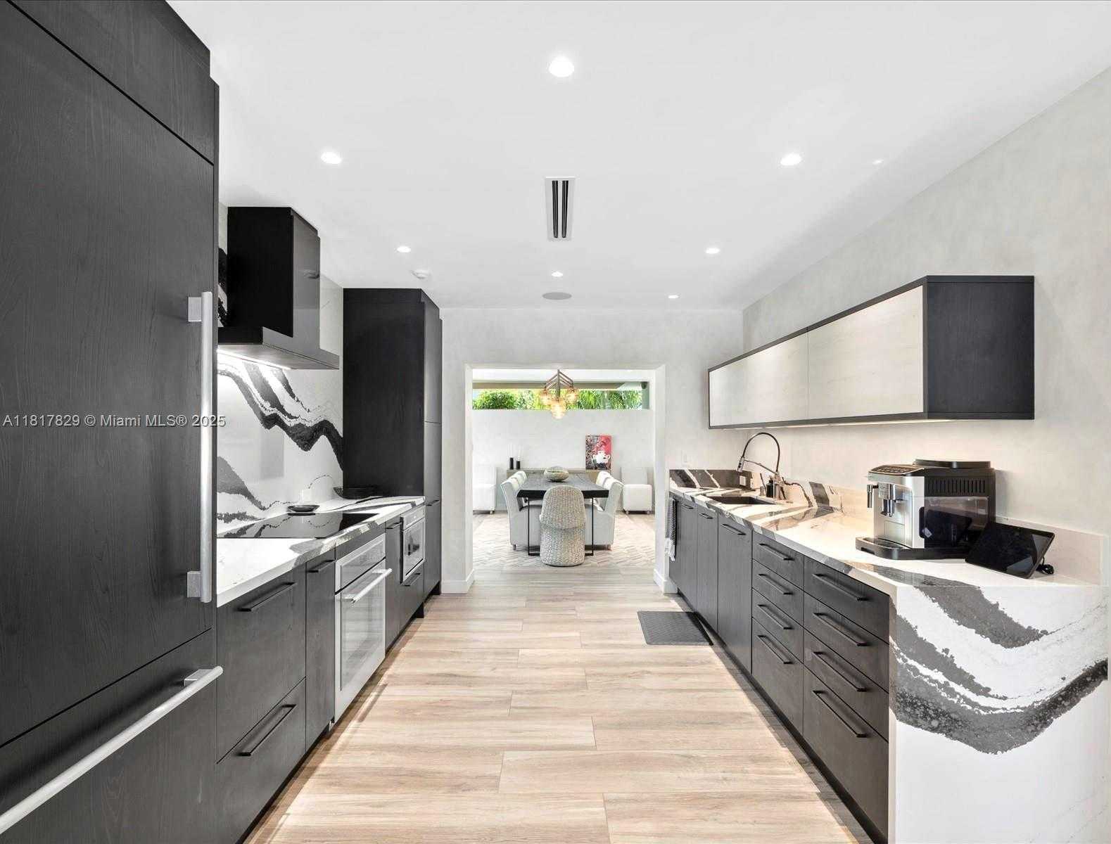 Small Image of 2371 BAYVIEW LN, North Miami Number 45