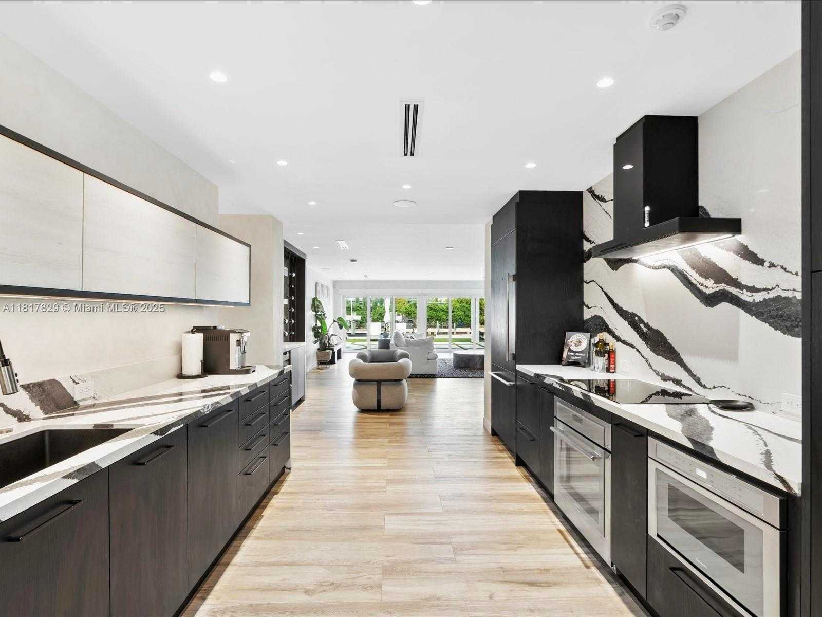 Small Image of 2371 BAYVIEW LN, North Miami Number 46