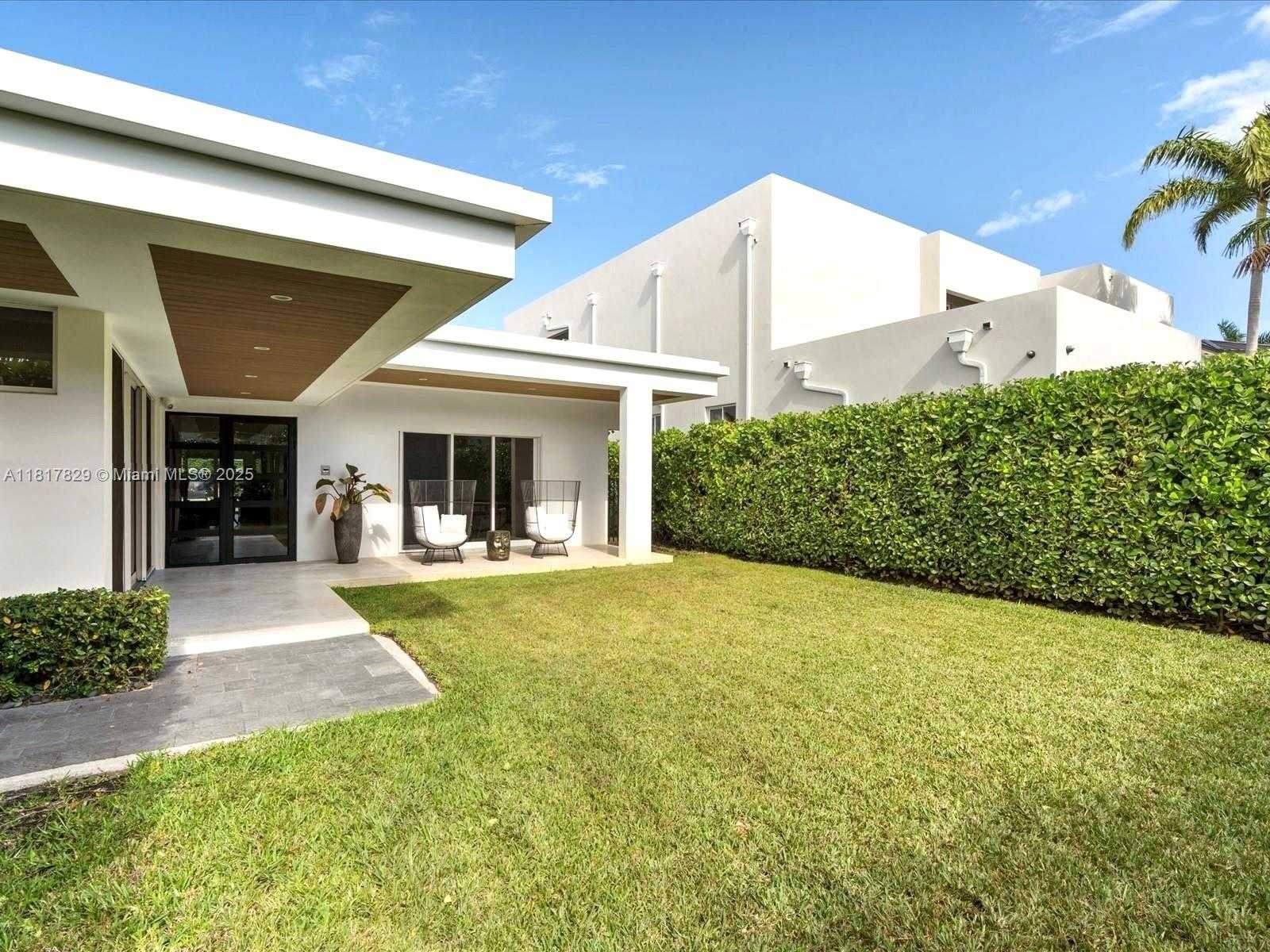 Small Image of 2371 BAYVIEW LN, North Miami Number 47