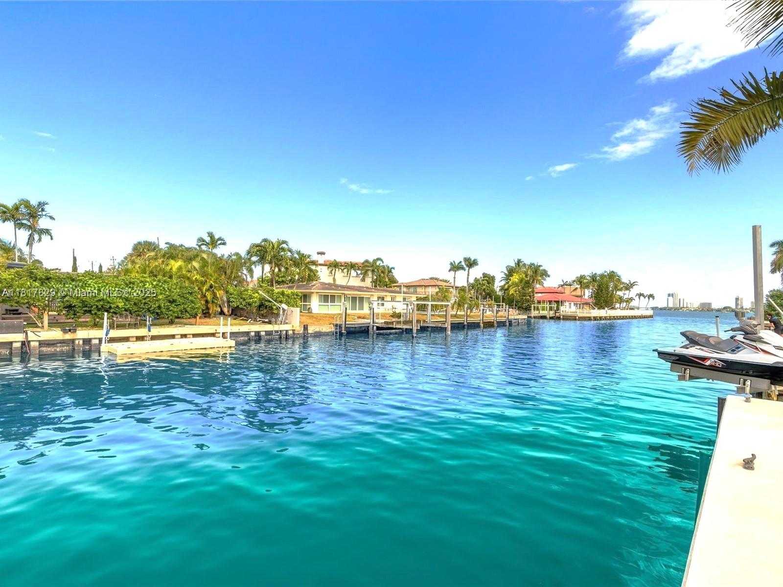 Small Image of 2371 BAYVIEW LN, North Miami Number 54