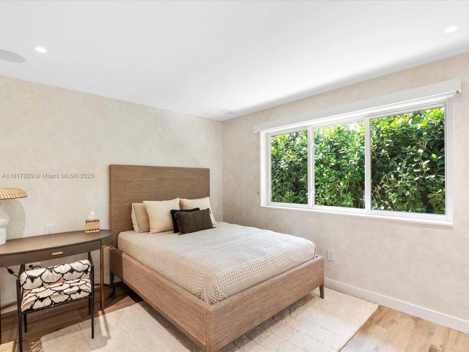 Small Image of 2371 BAYVIEW LN, North Miami Number 55