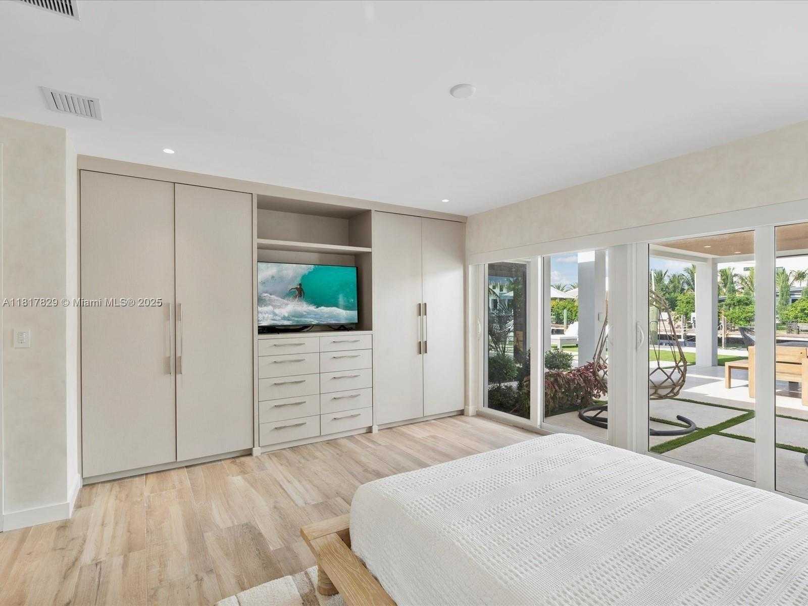Small Image of 2371 BAYVIEW LN, North Miami Number 56
