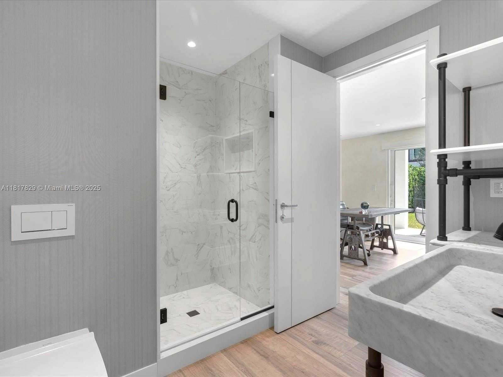 Small Image of 2371 BAYVIEW LN, North Miami Number 61