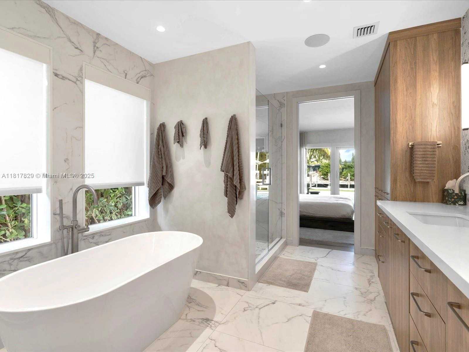 Small Image of 2371 BAYVIEW LN, North Miami Number 7
