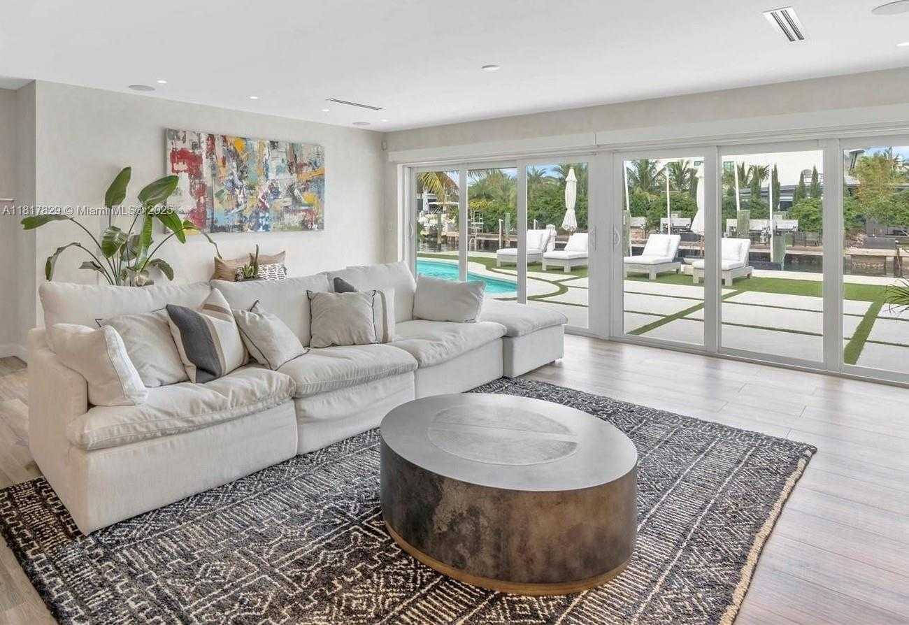 Small Image of 2371 BAYVIEW LN, North Miami Number 9