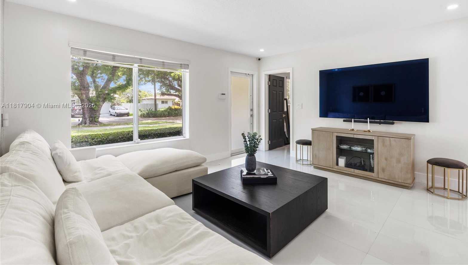 Small Image of 6301 LAKE GENEVA RD, Miami Lakes Number 10