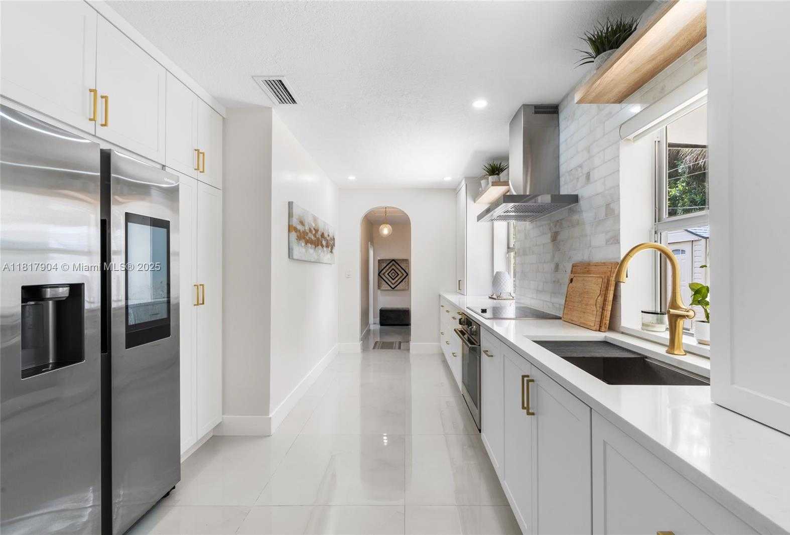 Small Image of 6301 LAKE GENEVA RD, Miami Lakes Number 13