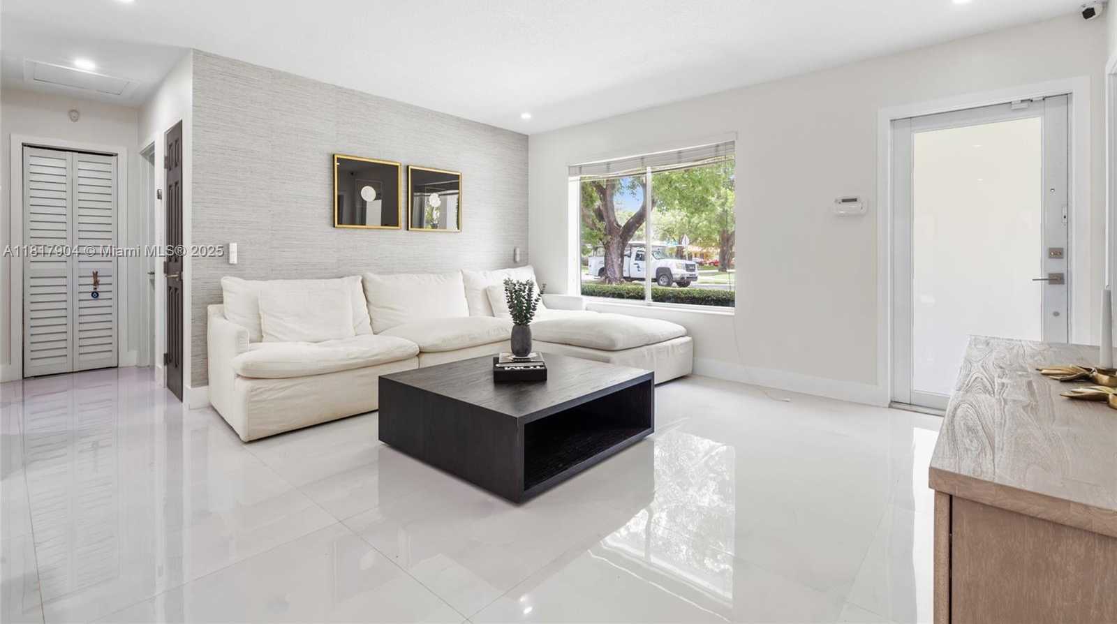 Small Image of 6301 LAKE GENEVA RD, Miami Lakes Number 16