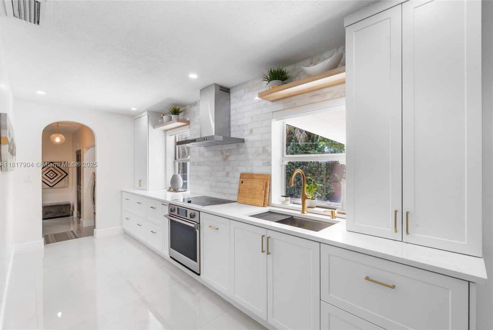 Small Image of 6301 LAKE GENEVA RD, Miami Lakes Number 17