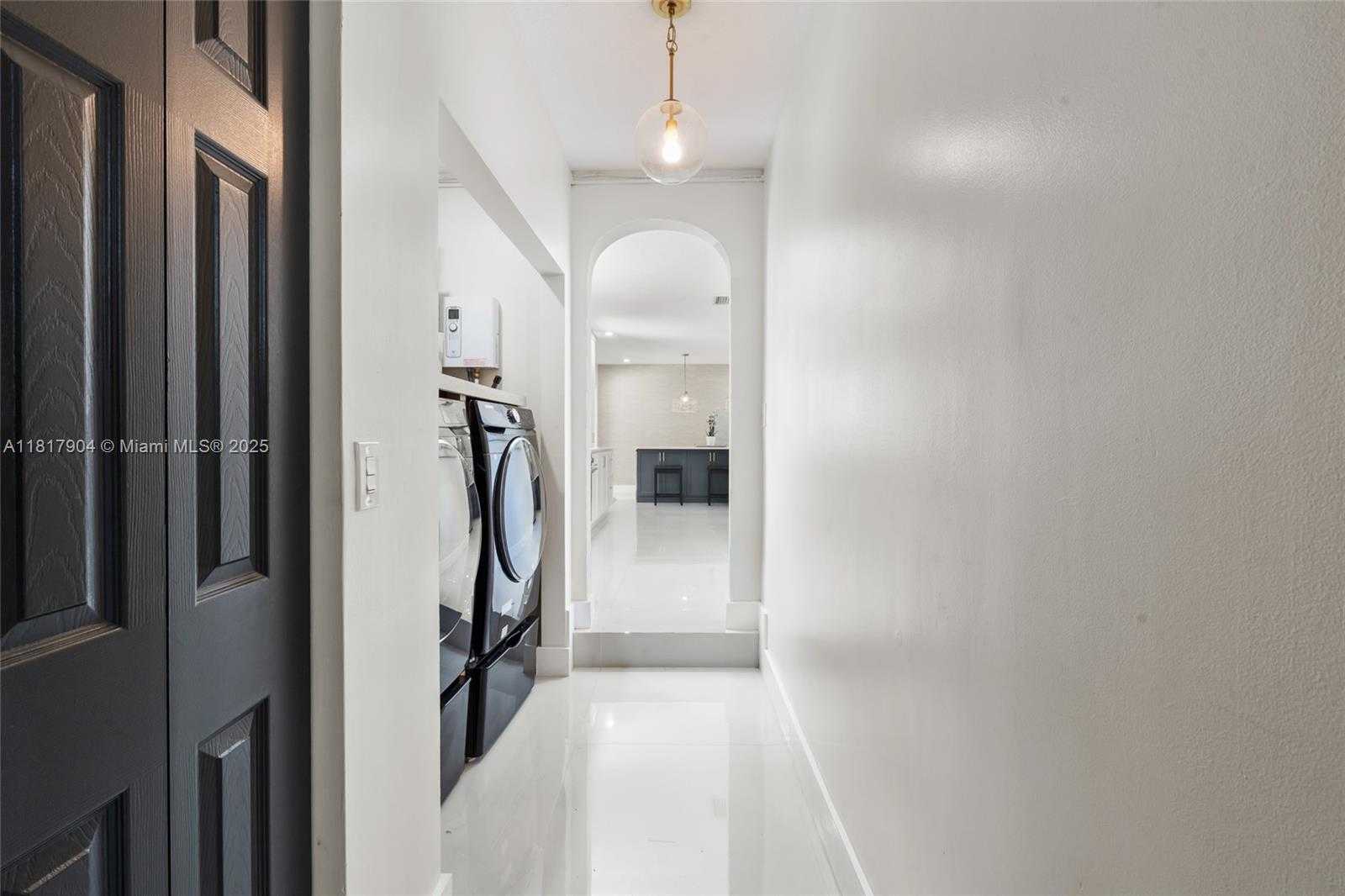 Small Image of 6301 LAKE GENEVA RD, Miami Lakes Number 18