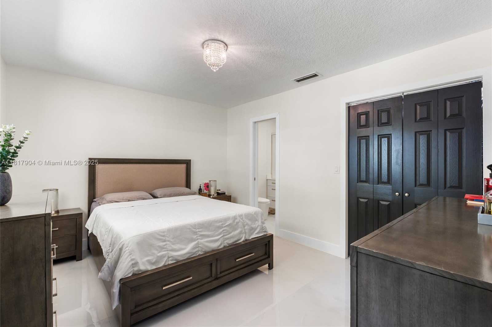 Small Image of 6301 LAKE GENEVA RD, Miami Lakes Number 28