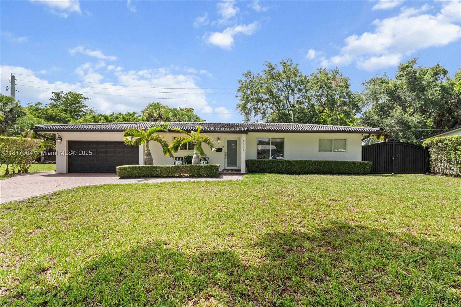 Small Image of 6301 LAKE GENEVA RD, Miami Lakes Number 3