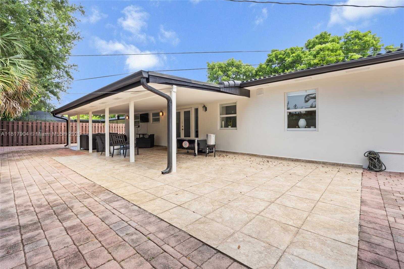Small Image of 6301 LAKE GENEVA RD, Miami Lakes Number 35