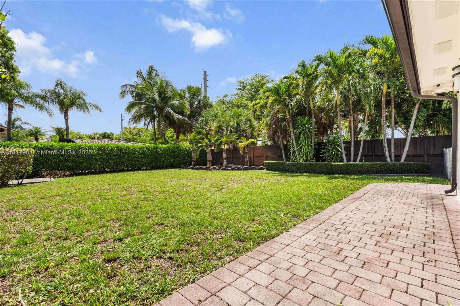 Small Image of 6301 LAKE GENEVA RD, Miami Lakes Number 38
