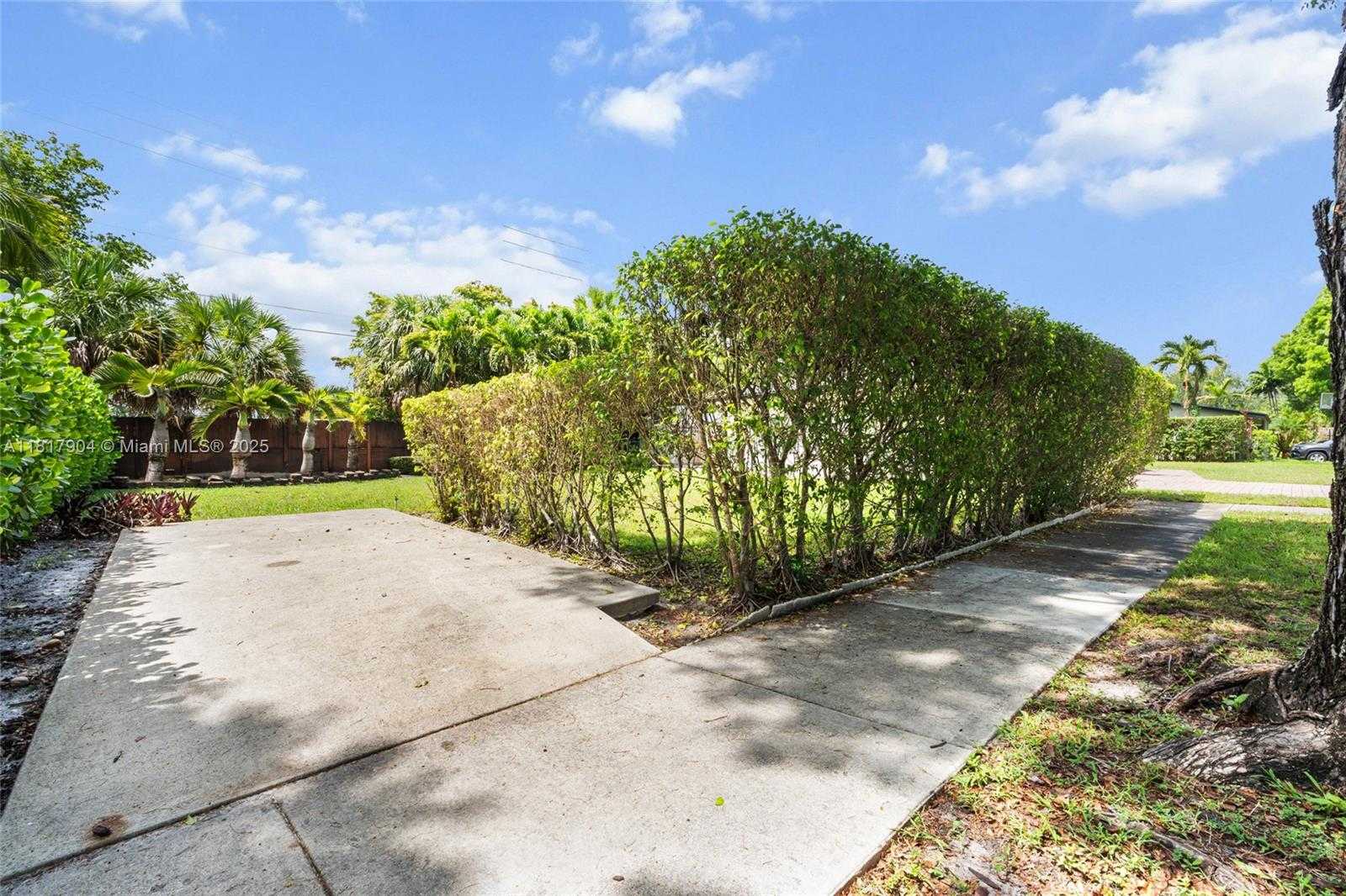 Small Image of 6301 LAKE GENEVA RD, Miami Lakes Number 41