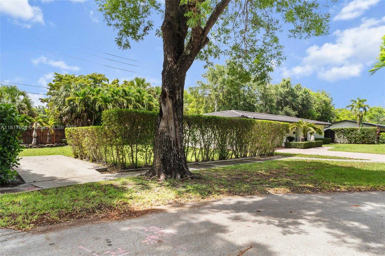 Small Image of 6301 LAKE GENEVA RD, Miami Lakes Number 42