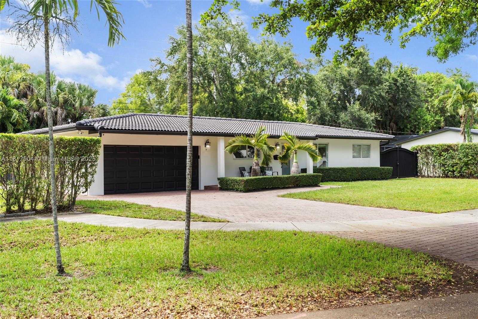 Small Image of 6301 LAKE GENEVA RD, Miami Lakes Number 5