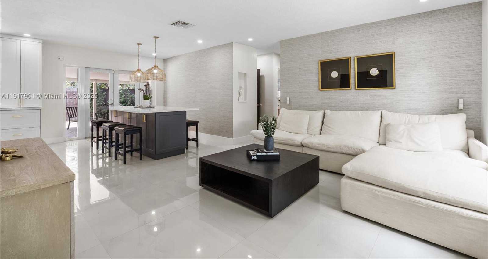 Small Image of 6301 LAKE GENEVA RD, Miami Lakes Number 7