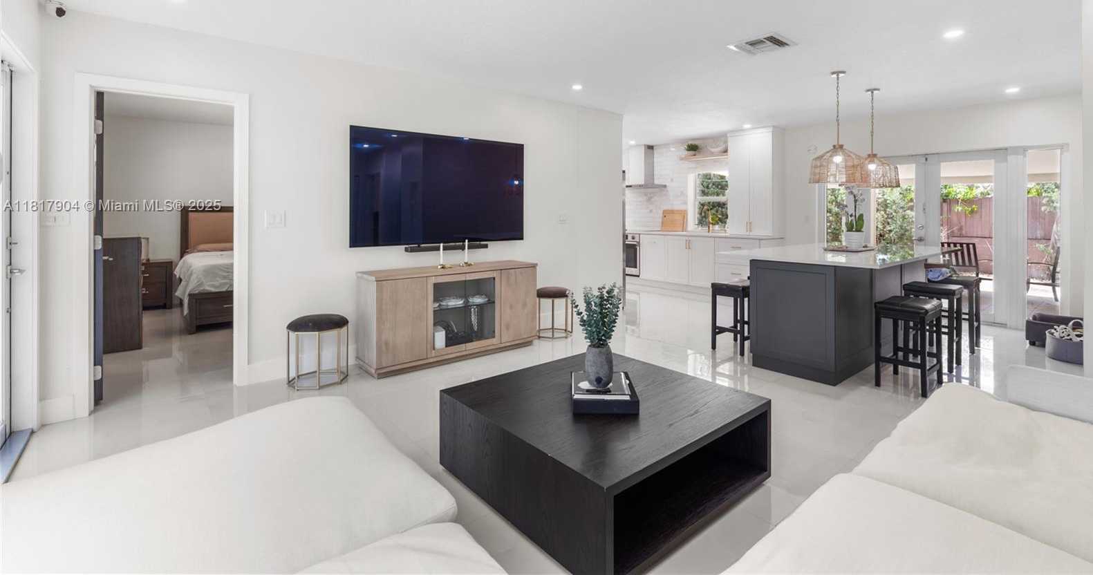 Small Image of 6301 LAKE GENEVA RD, Miami Lakes Number 8