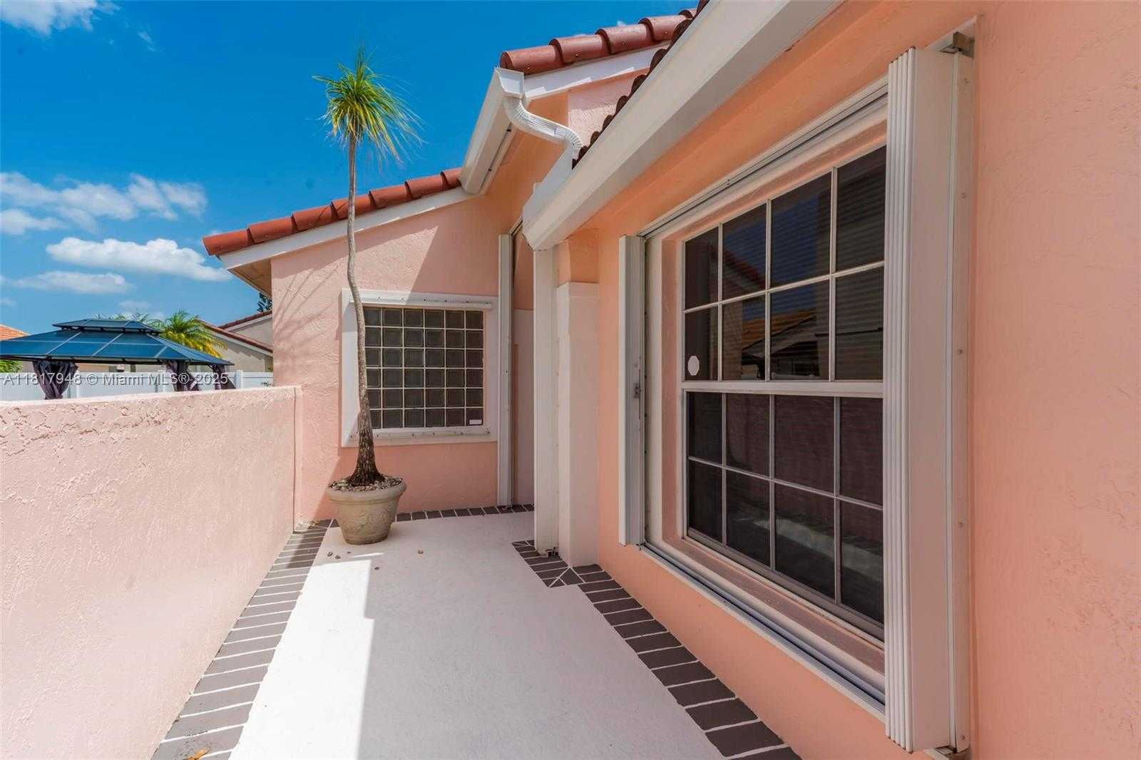 Small Image of 1061 NORTH WEST 191ST AVE, Pembroke Pines Number 2