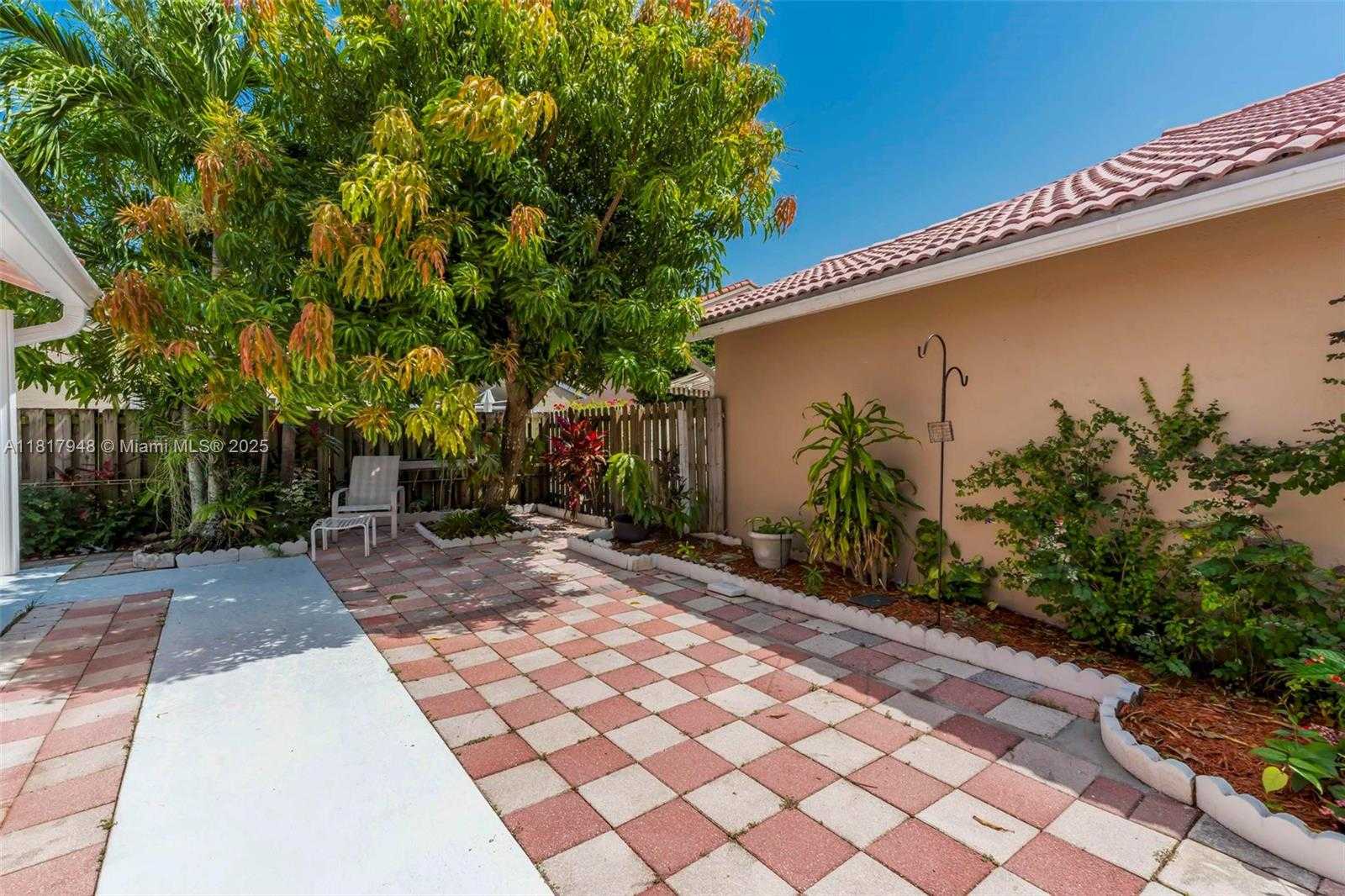 Small Image of 1061 NORTH WEST 191ST AVE, Pembroke Pines Number 29