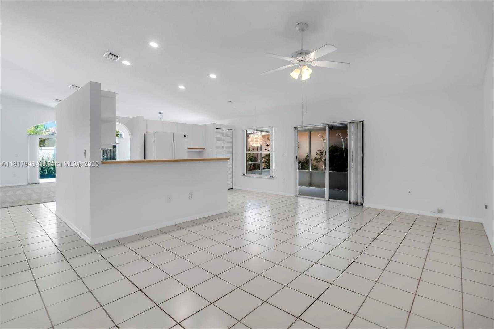Small Image of 1061 NORTH WEST 191ST AVE, Pembroke Pines Number 3