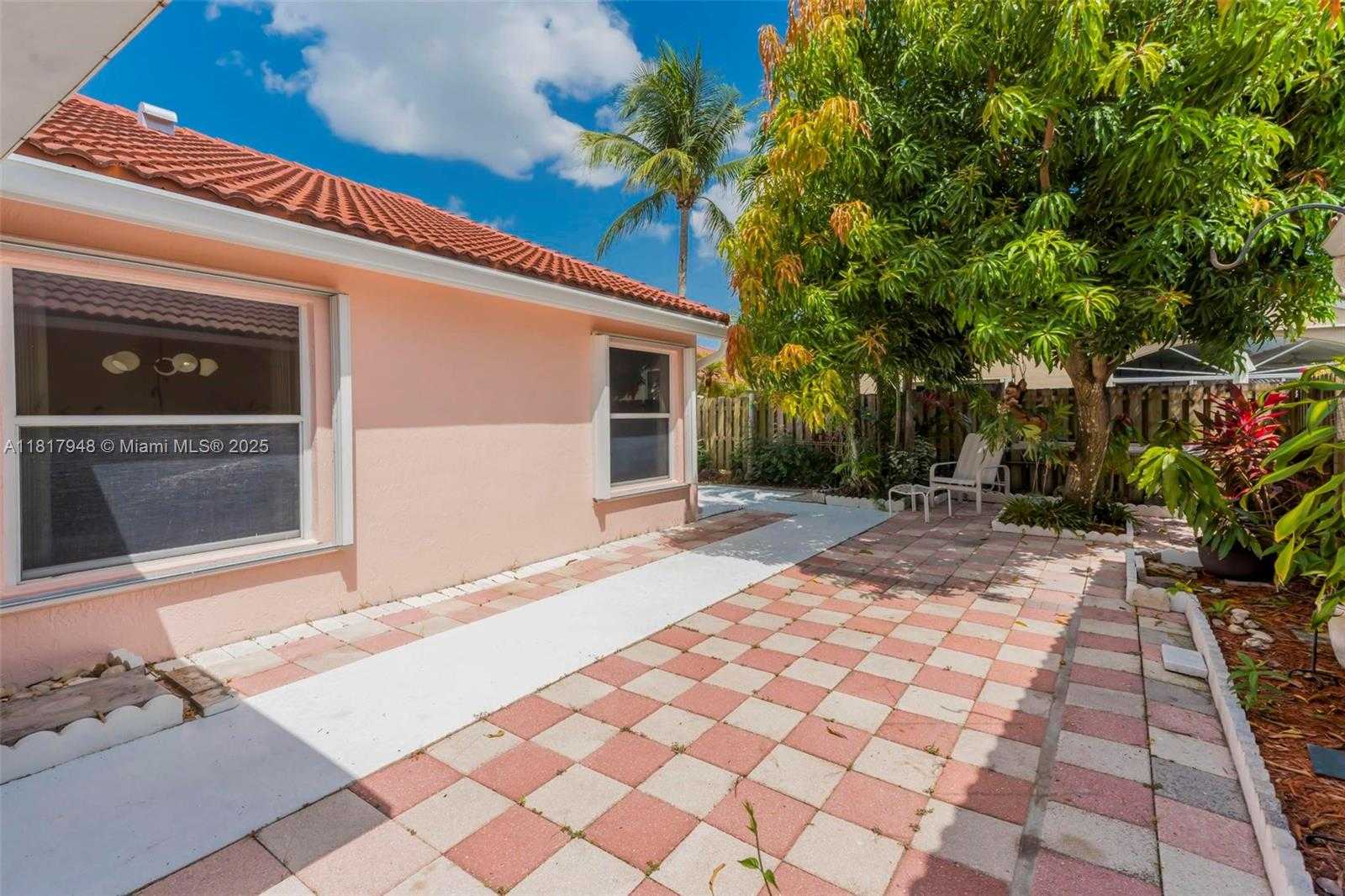 Small Image of 1061 NORTH WEST 191ST AVE, Pembroke Pines Number 30