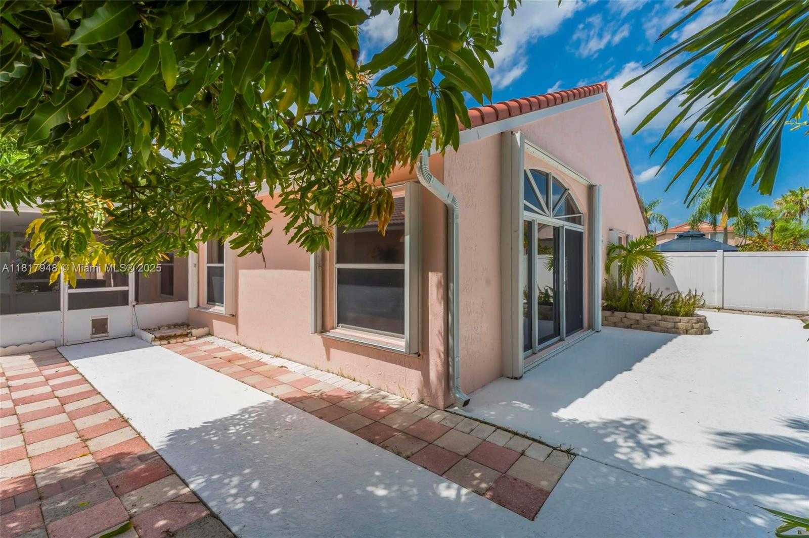 Small Image of 1061 NORTH WEST 191ST AVE, Pembroke Pines Number 31