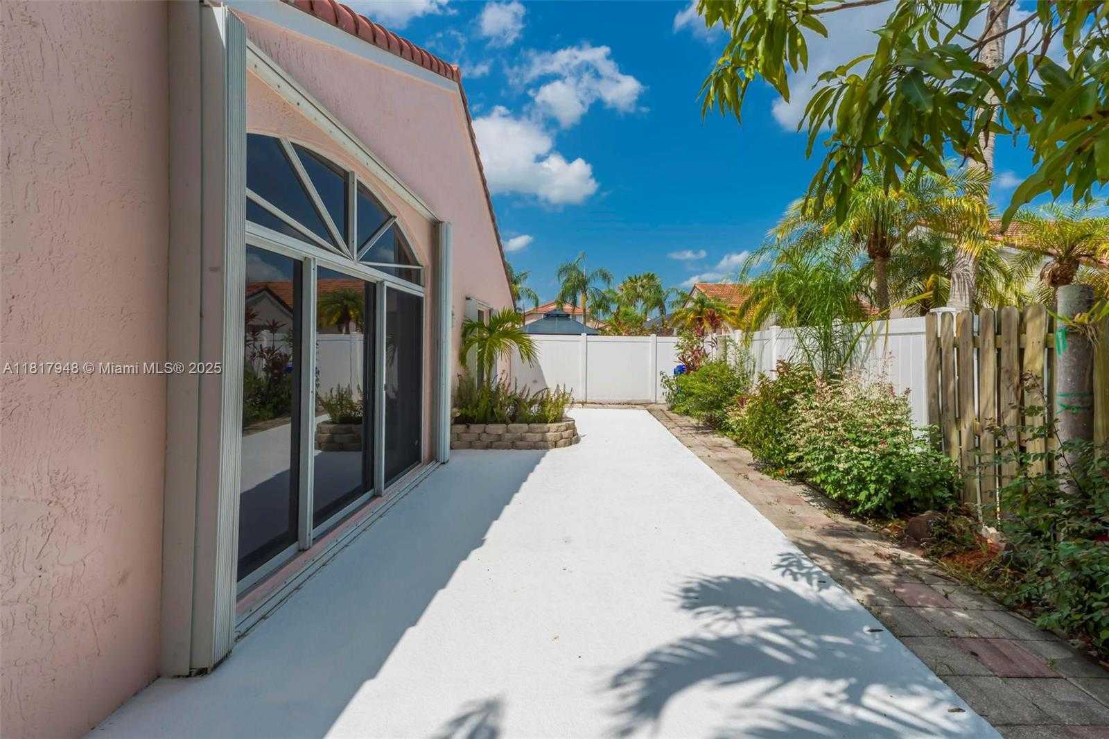 Small Image of 1061 NORTH WEST 191ST AVE, Pembroke Pines Number 32