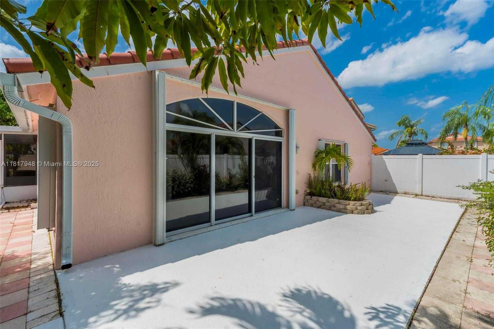 Small Image of 1061 NORTH WEST 191ST AVE, Pembroke Pines Number 33