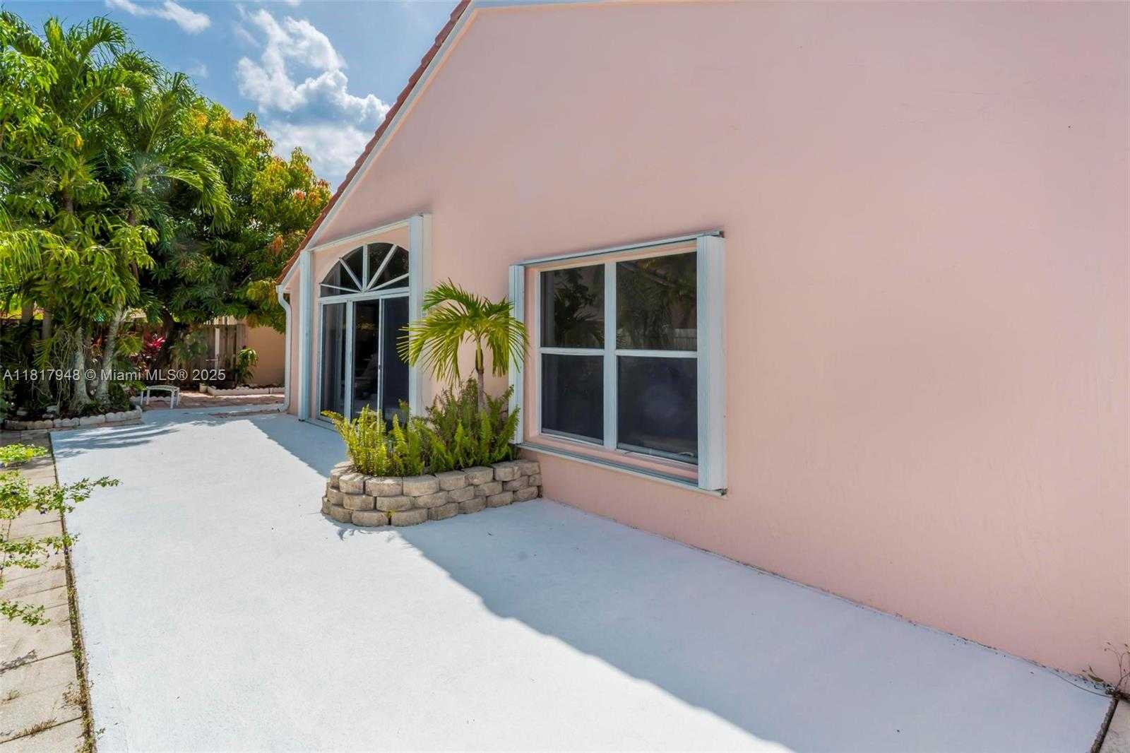Small Image of 1061 NORTH WEST 191ST AVE, Pembroke Pines Number 34