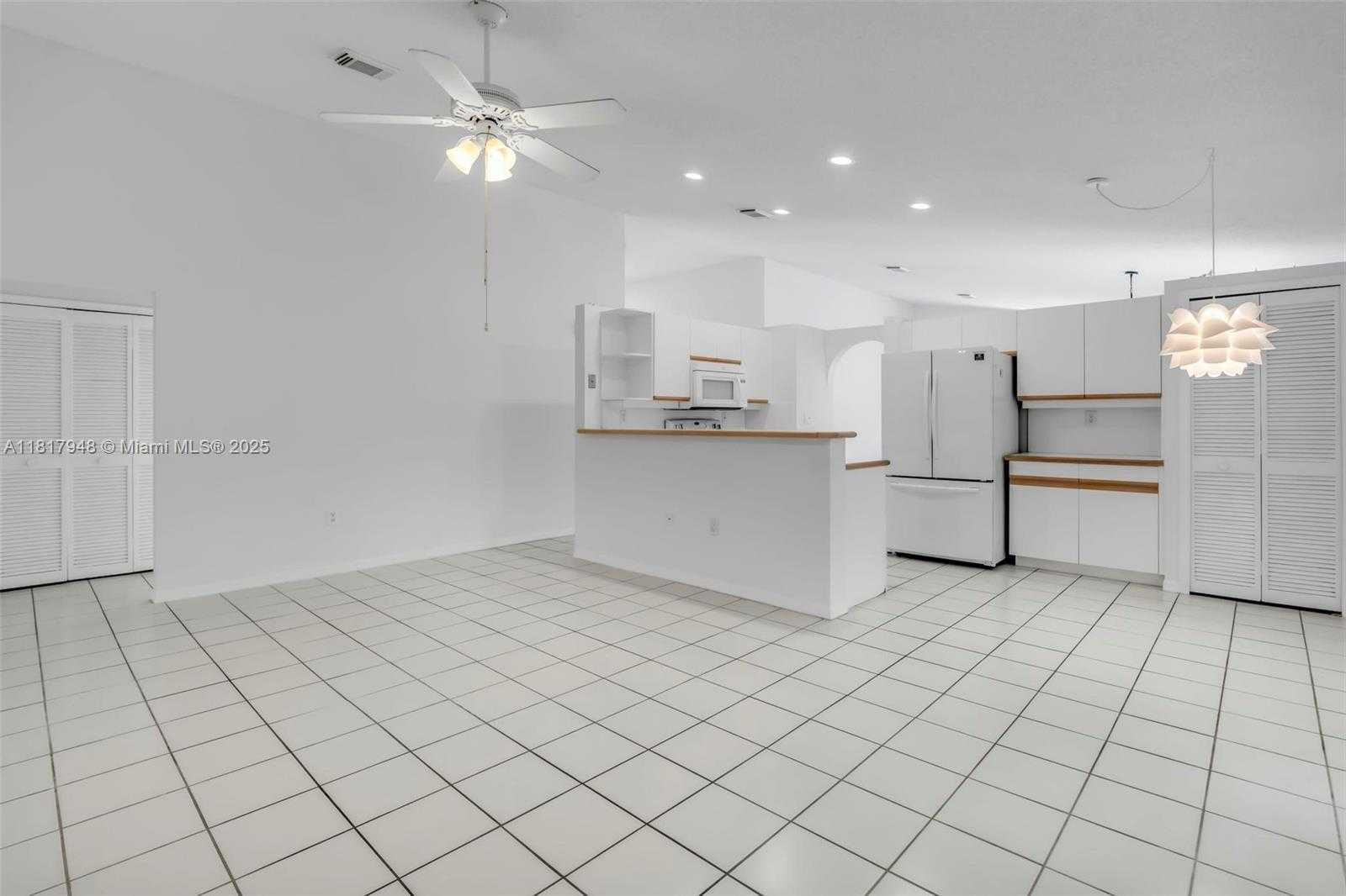 Small Image of 1061 NORTH WEST 191ST AVE, Pembroke Pines Number 4