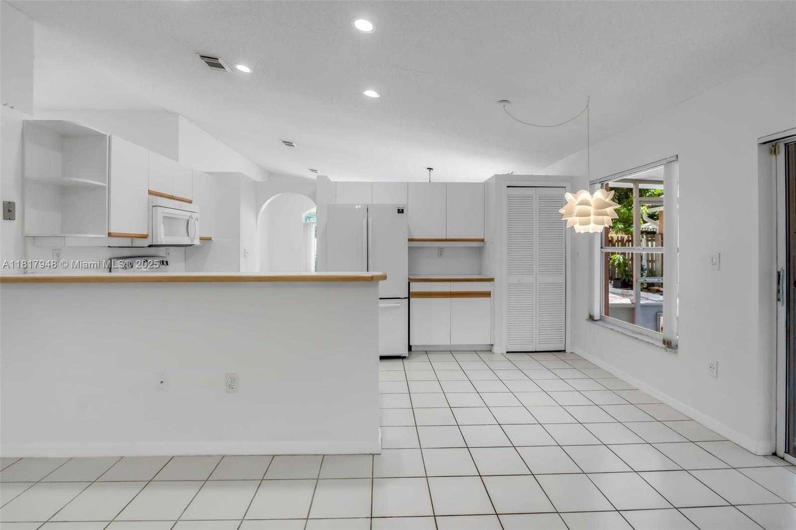 Small Image of 1061 NORTH WEST 191ST AVE, Pembroke Pines Number 5