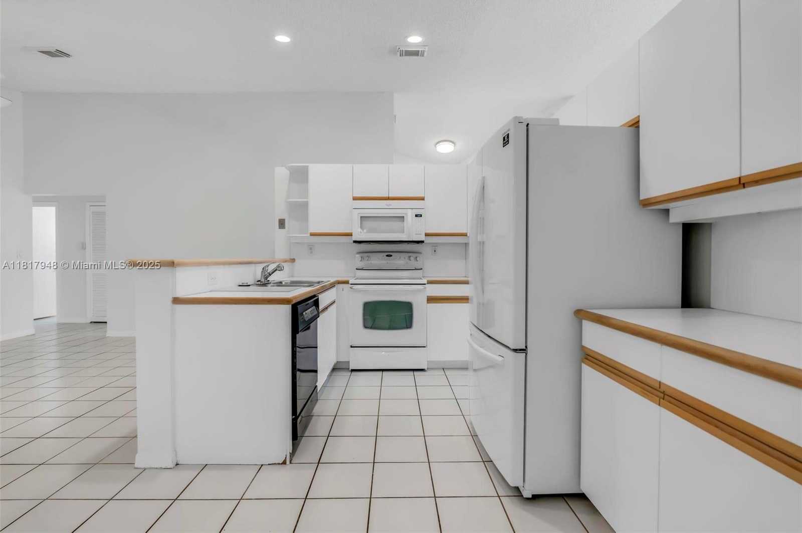 Small Image of 1061 NORTH WEST 191ST AVE, Pembroke Pines Number 6
