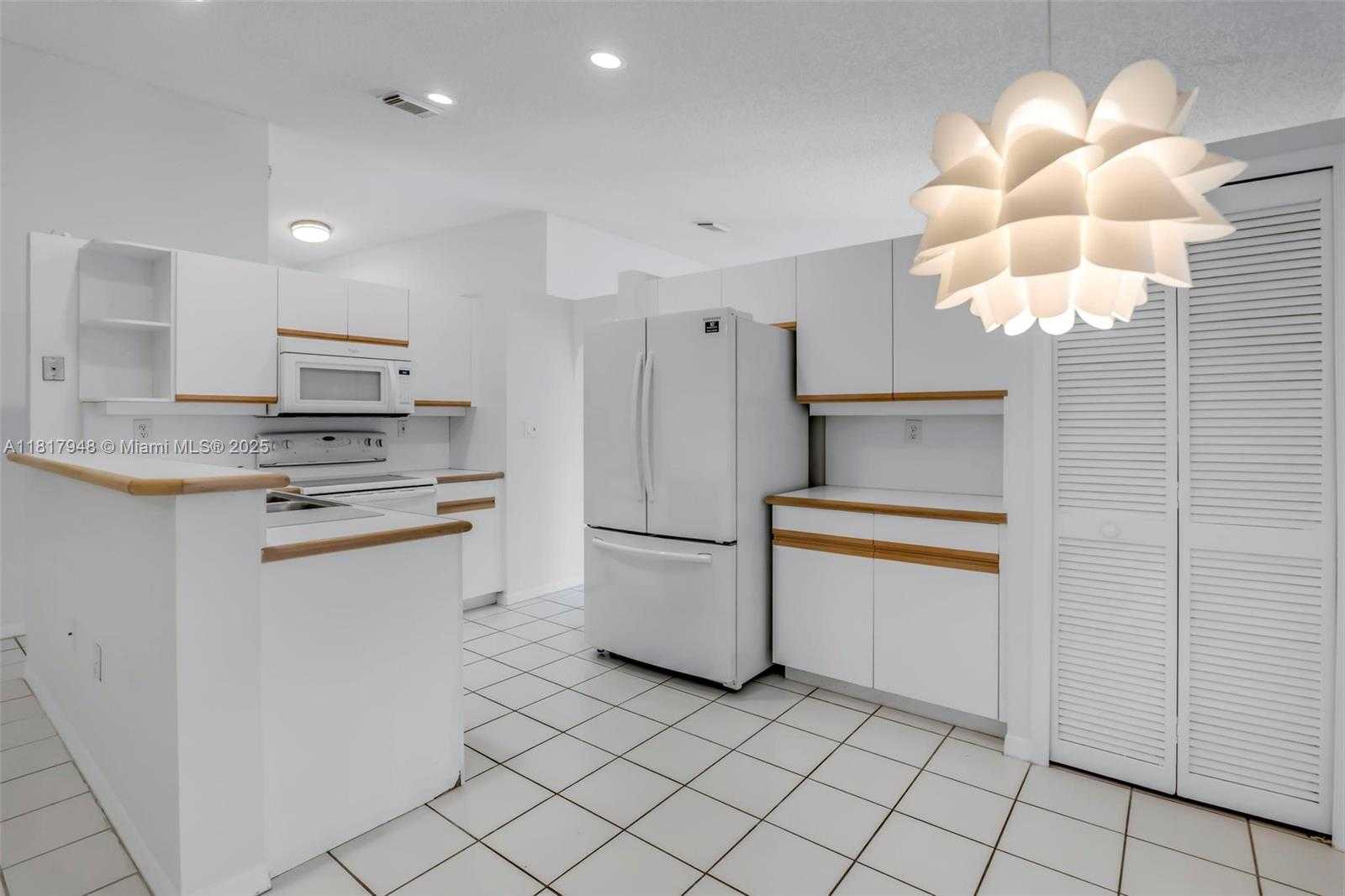 Small Image of 1061 NORTH WEST 191ST AVE, Pembroke Pines Number 7
