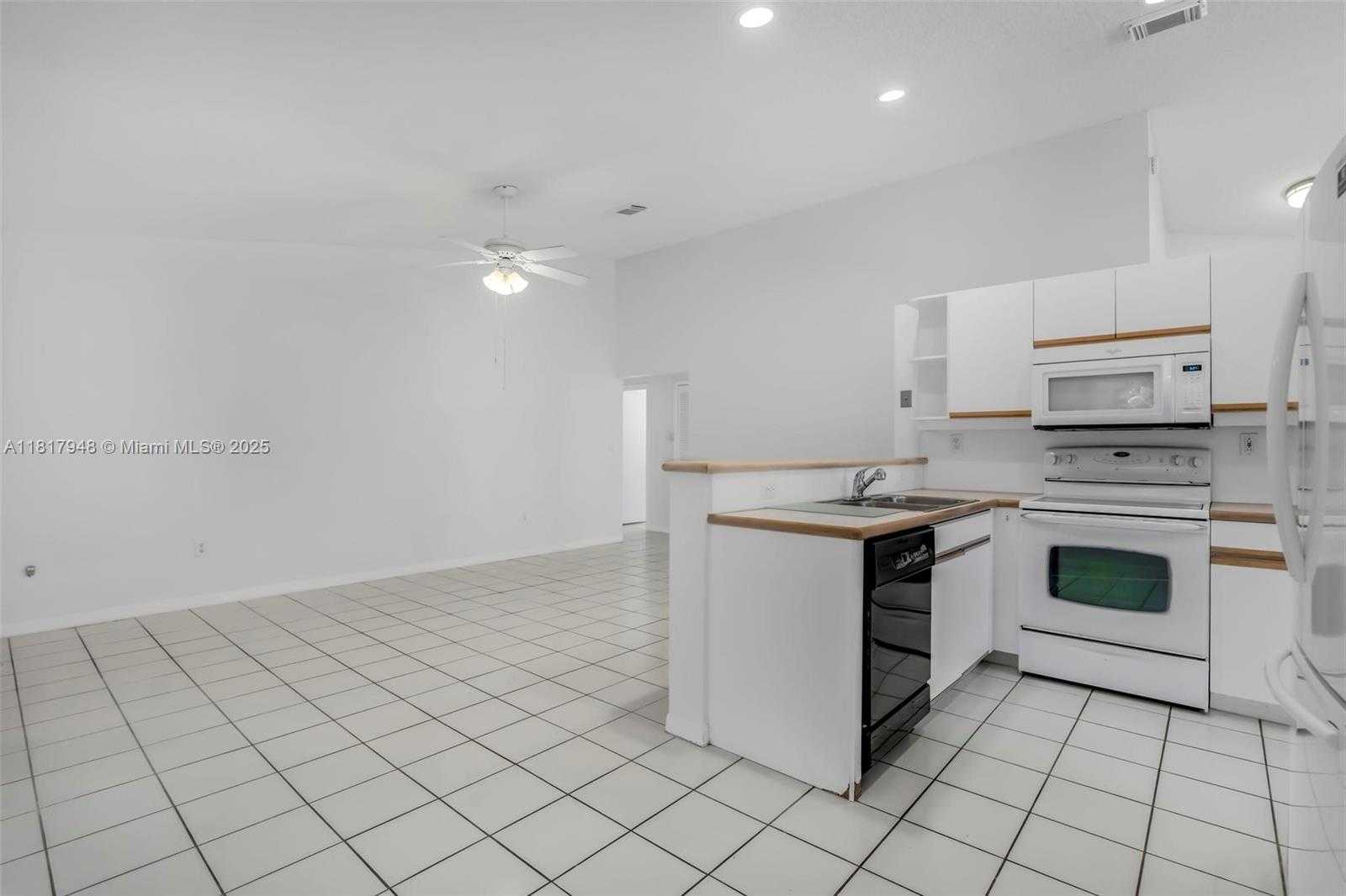 Small Image of 1061 NORTH WEST 191ST AVE, Pembroke Pines Number 8