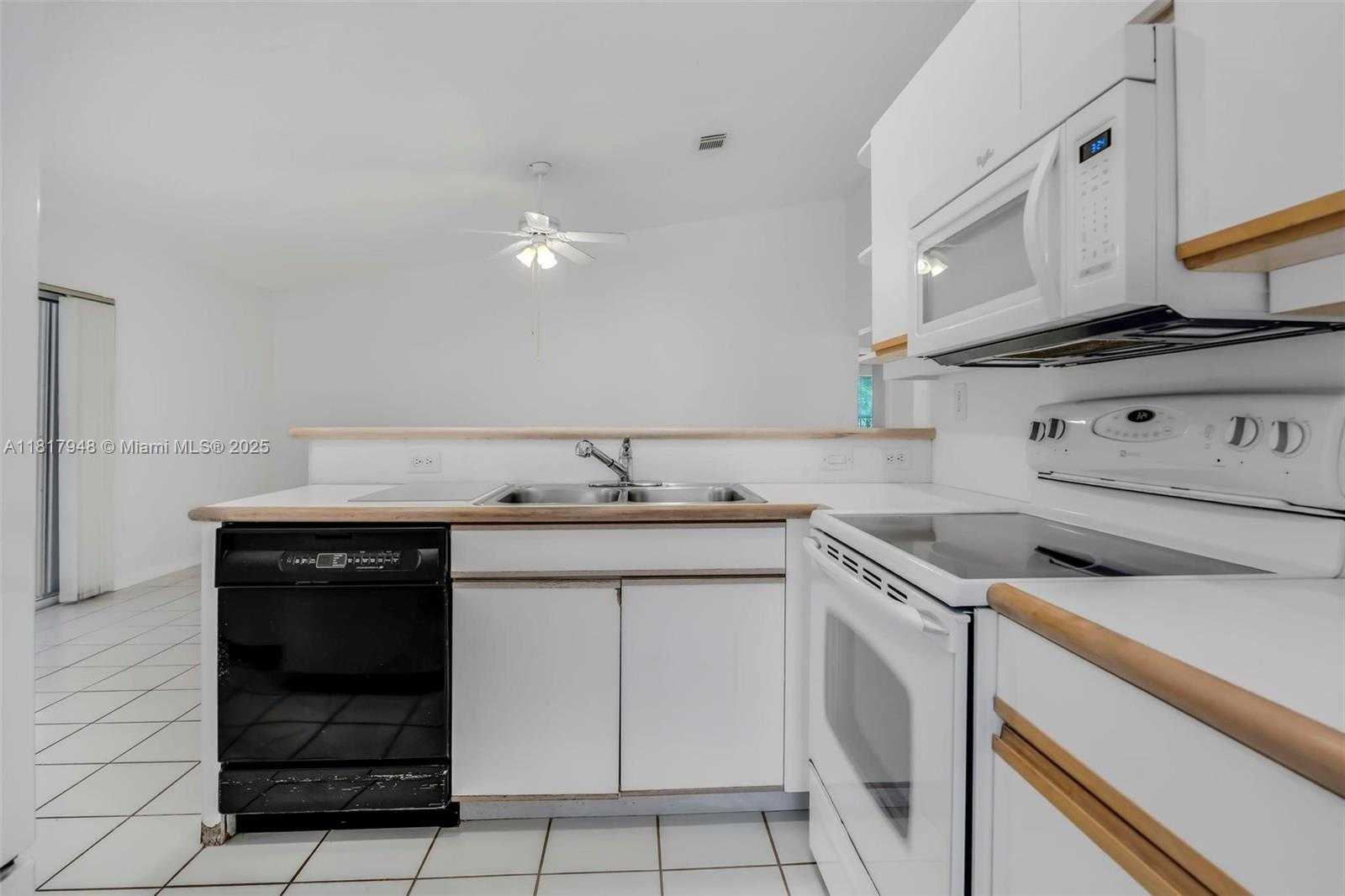 Small Image of 1061 NORTH WEST 191ST AVE, Pembroke Pines Number 9