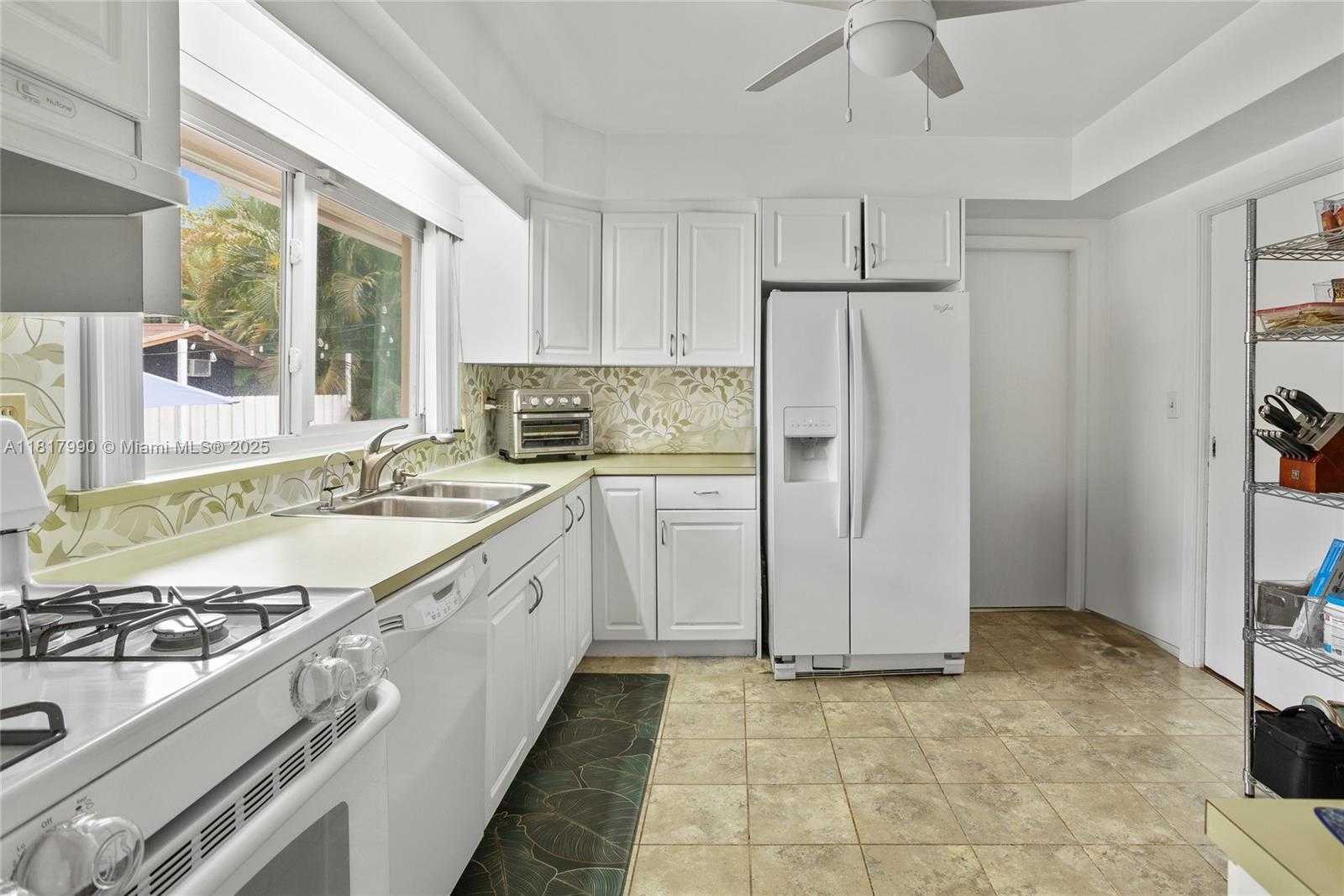 Small Image of 790 NORTH EAST 119TH ST, Biscayne Park Number 13