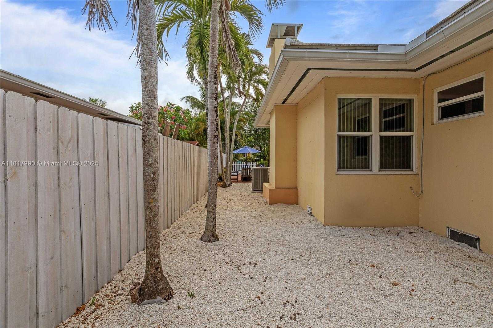 Small Image of 790 NORTH EAST 119TH ST, Biscayne Park Number 25