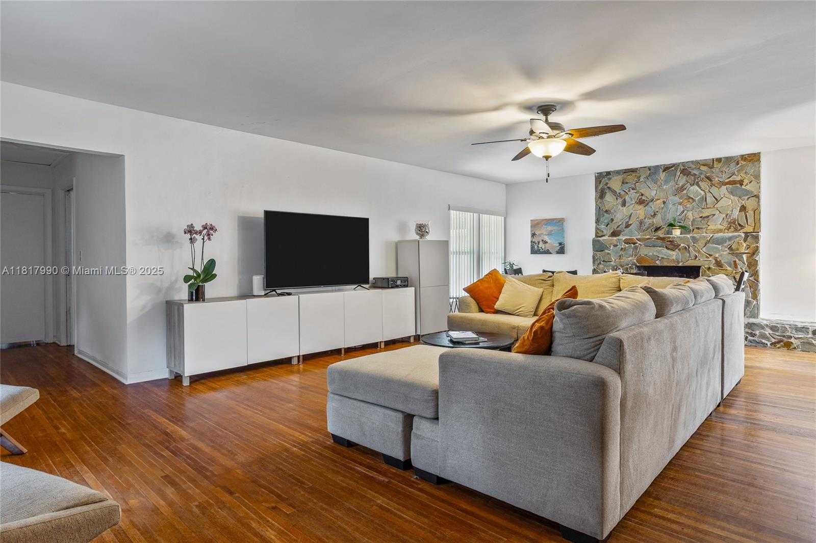 Small Image of 790 NORTH EAST 119TH ST, Biscayne Park Number 8