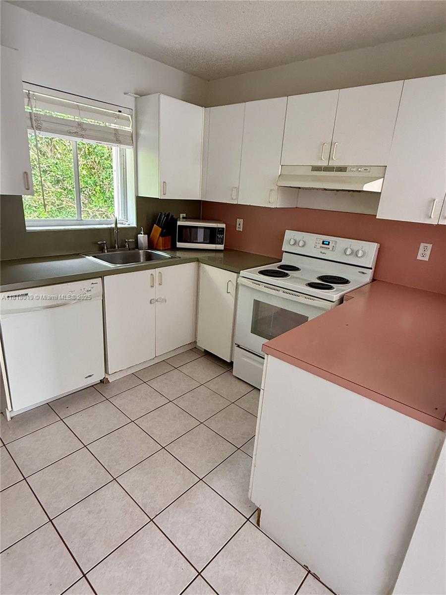 Small Image of 8200 SOUTH WEST 92ND ST, Miami Number 18