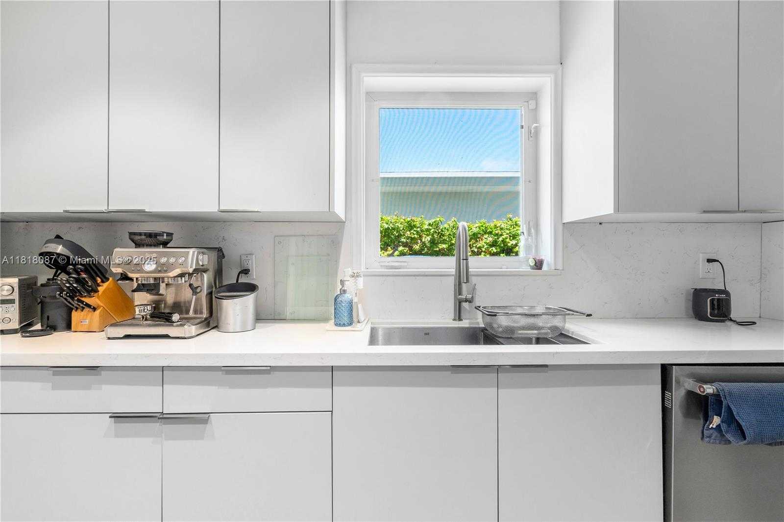 Small Image of 719 WEST 51ST ST, Miami Beach Number 11