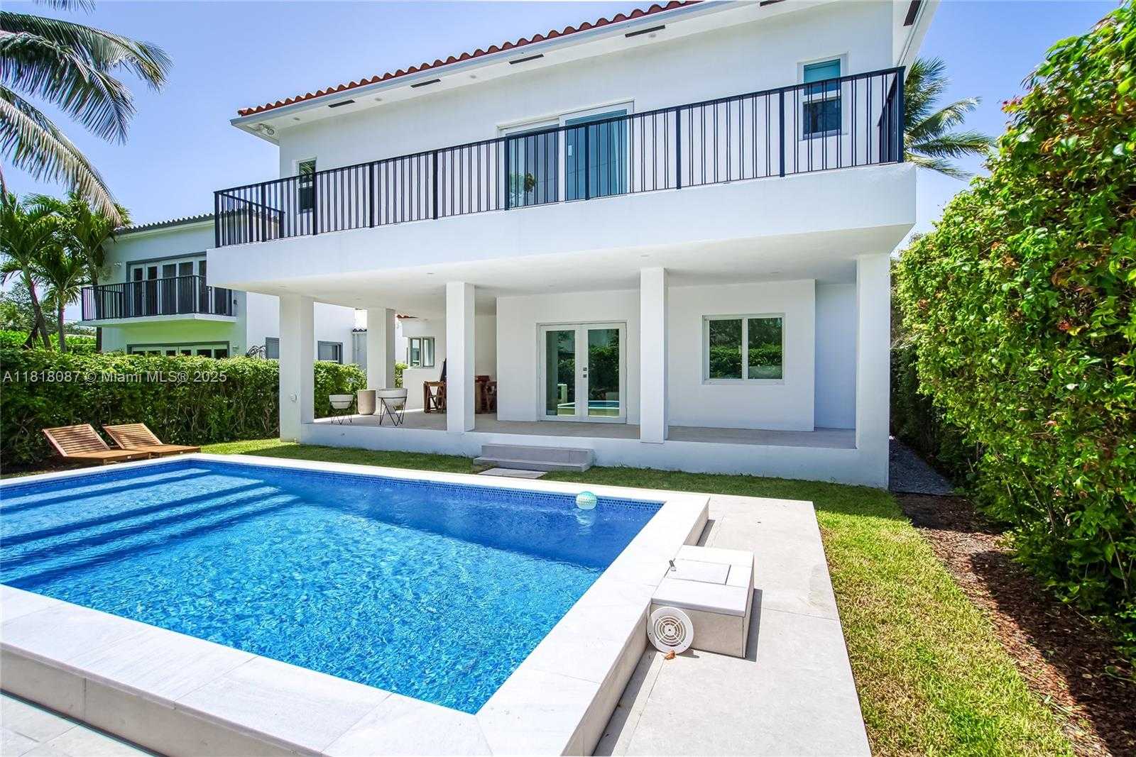 Small Image of 719 WEST 51ST ST, Miami Beach Number 2