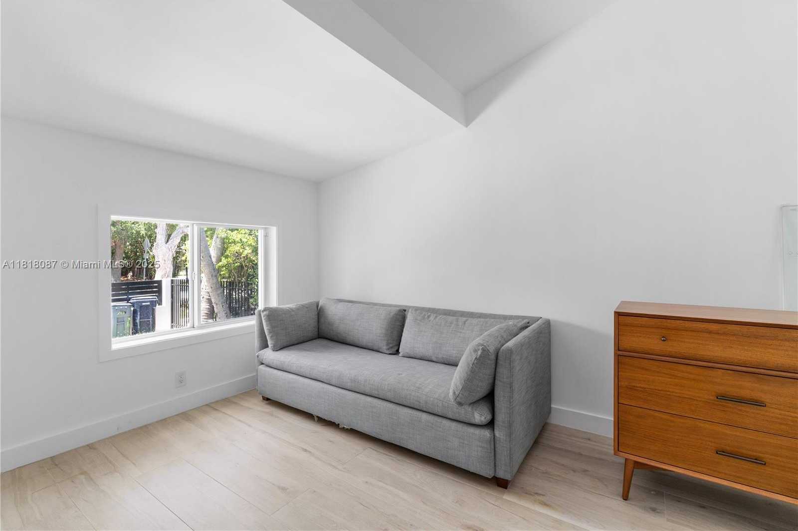 Small Image of 719 WEST 51ST ST, Miami Beach Number 31