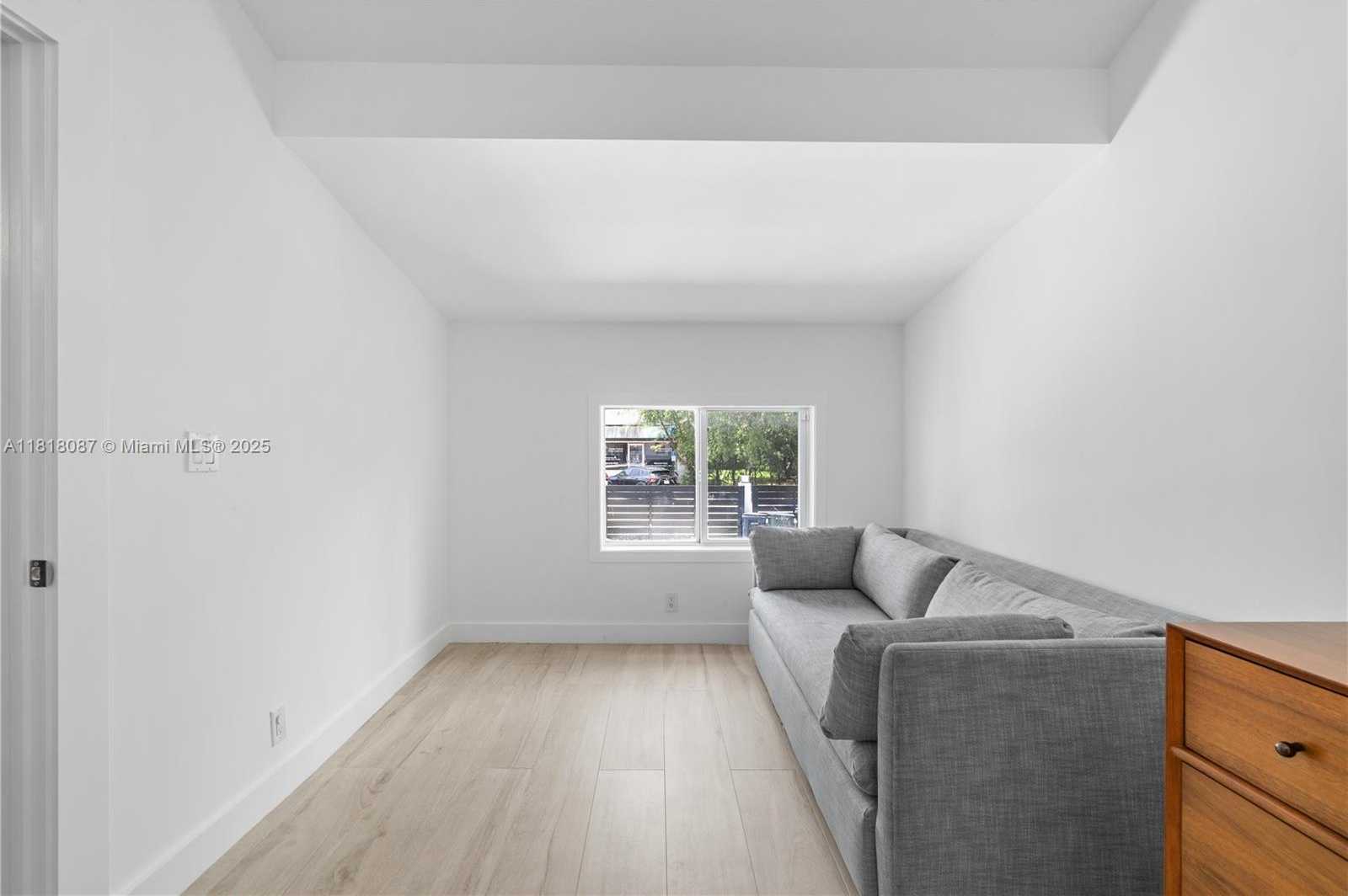 Small Image of 719 WEST 51ST ST, Miami Beach Number 32