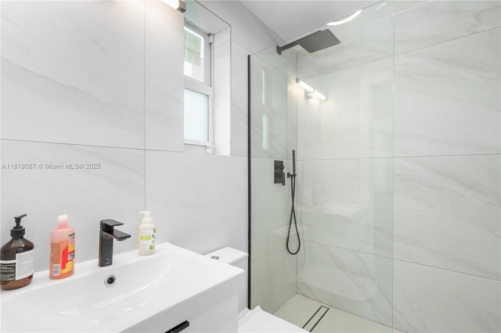 Small Image of 719 WEST 51ST ST, Miami Beach Number 33