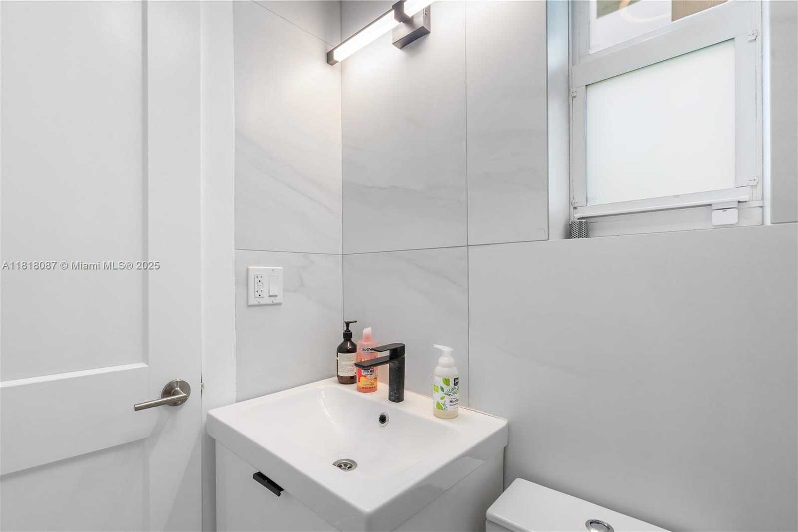 Small Image of 719 WEST 51ST ST, Miami Beach Number 34