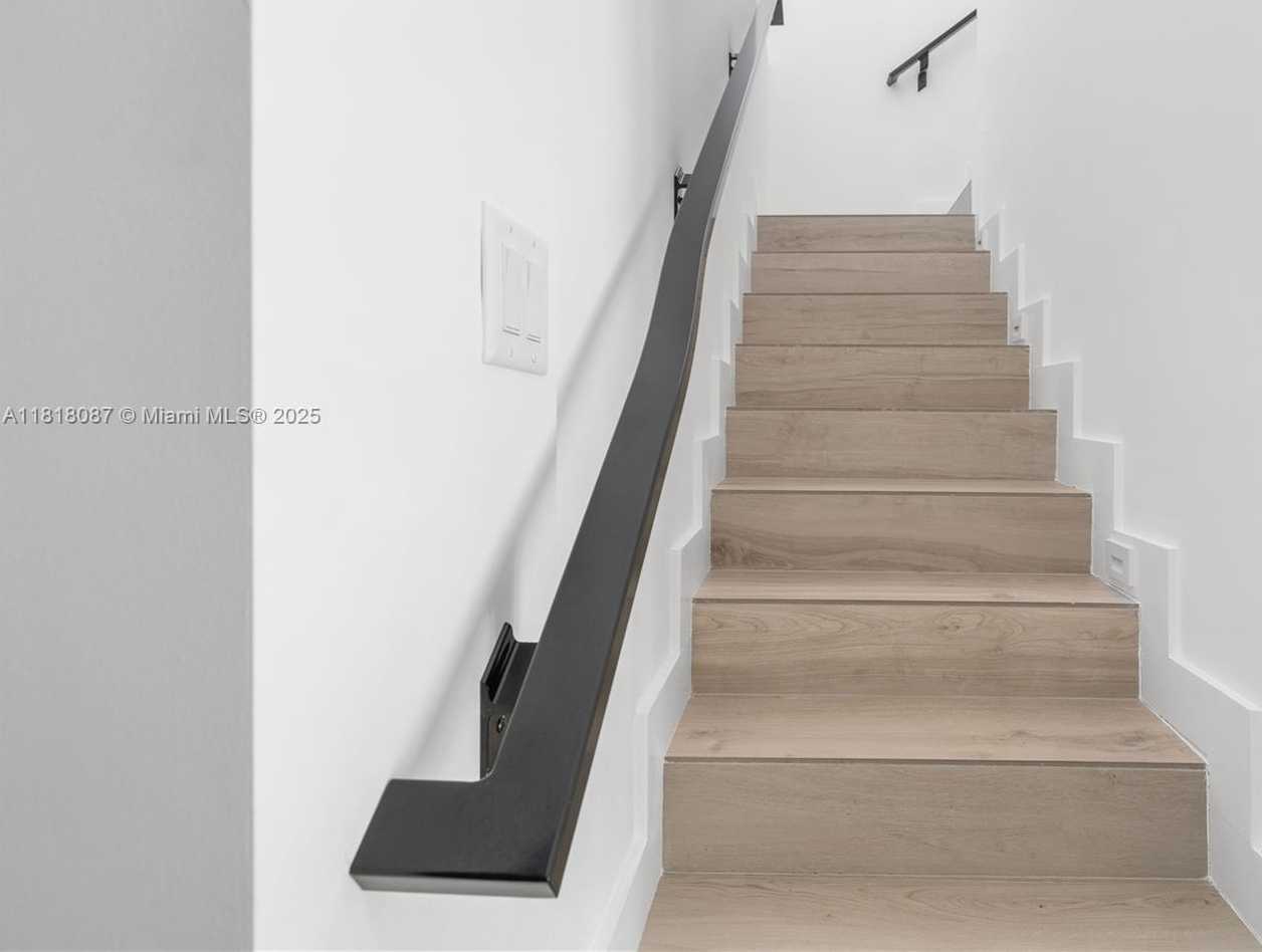 Small Image of 719 WEST 51ST ST, Miami Beach Number 36