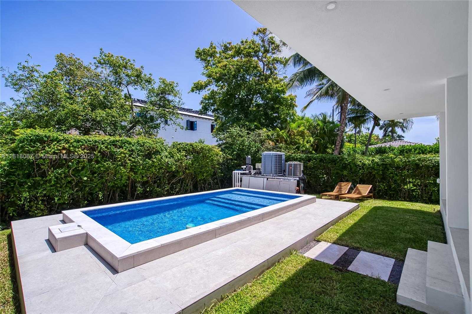 Small Image of 719 WEST 51ST ST, Miami Beach Number 41
